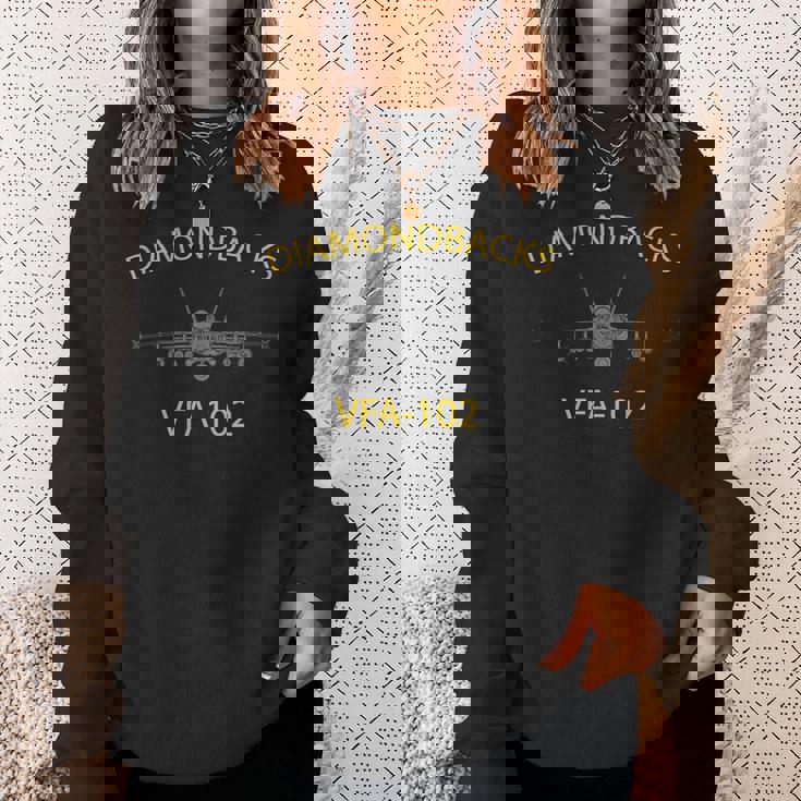 Vfa-102 「ダイヤモンドバックス」飛行隊 F-18 スーパーホーネットtシャツ スウェットシャツ 彼女への贈り物