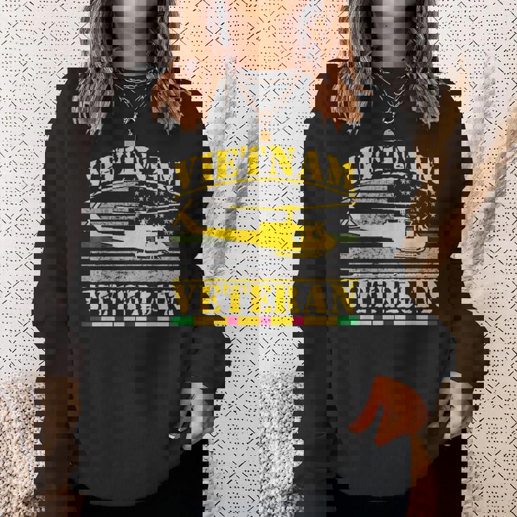 Vietnameteran Uh -1 Huey Helicopter Crew スウェットシャツ 彼女への贈り物