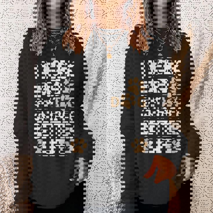 I Work Hardo My Dog Can Have A Better Life おかしな犬の飼い主 スウェットシャツ 彼女への贈り物