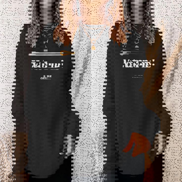 「 Watch Me Or Else 」「 私を見て！」最高の音楽監督に贈られる面白い音楽指揮者のミーム スウェットシャツ 彼女への贈り物