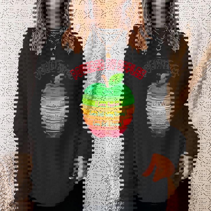 「Powered By Apples（リンゴの力）」リンゴ スライス 充電 バッテリー 残量 おもしろみ 可愛い スウェットシャツ 彼女への贈り物