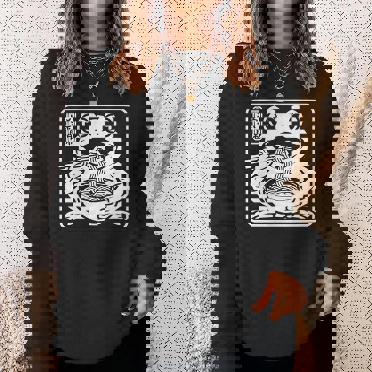 おもしろい 不機嫌そうなカエル ラーメン かわいい 水墨画 日本語 長袖tシャツ スウェットシャツ 彼女への贈り物
