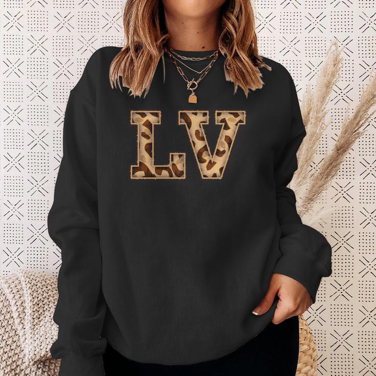 かわいい 文字 Lv イニシャル 名前 ヒョウ チーター動物 長袖tシャツ スウェットシャツ 彼女への贈り物