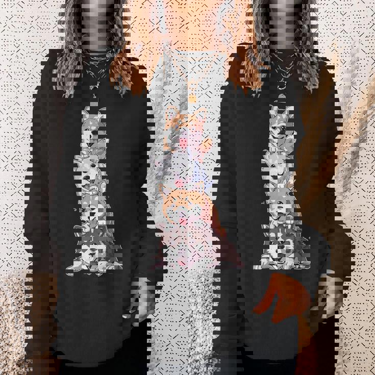 かわいい秋田犬が重ねて重ねられています スウェットシャツ 彼女への贈り物