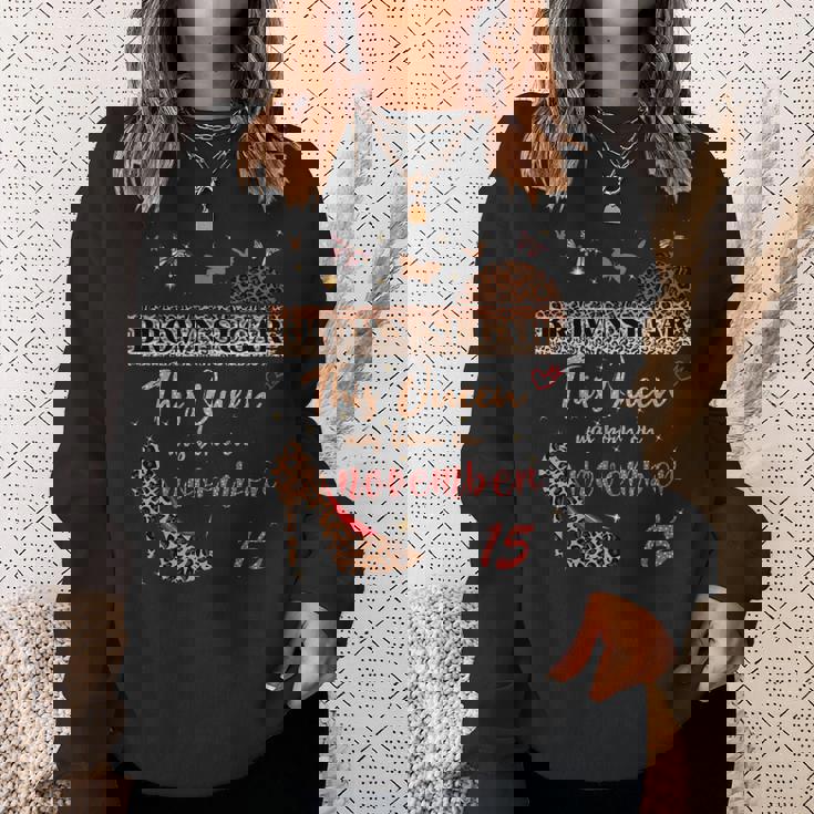 この女王は11月15日の誕生日ブラウンシュガーで生まれました。 長袖tシャツ スウェットシャツ 彼女への贈り物