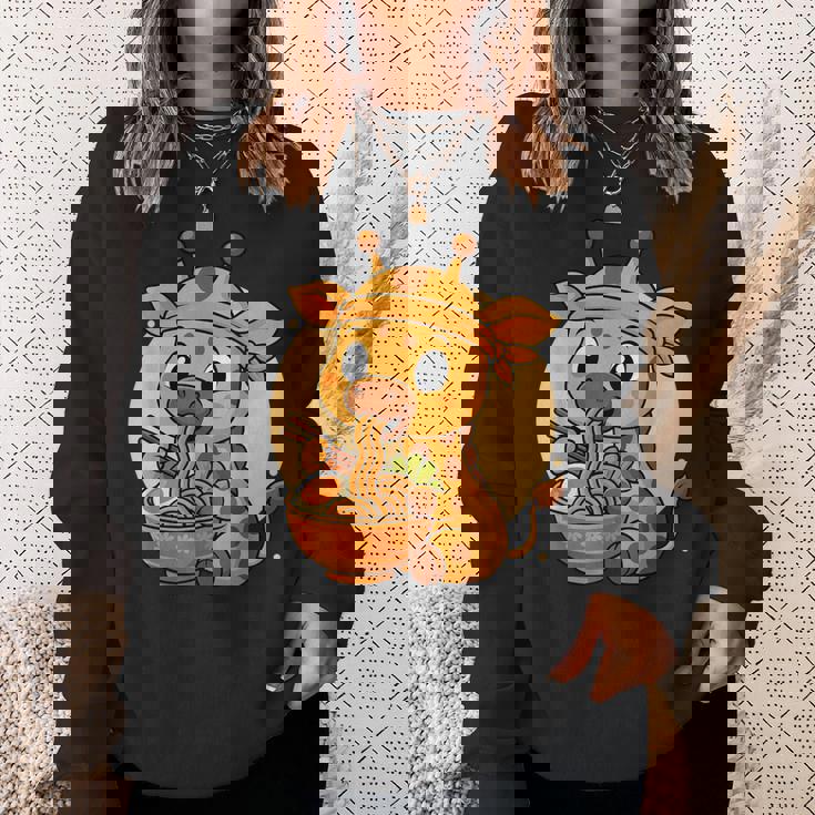 カワイイキリン食べるラーメングラフィック 日本のキリングラフィック スウェットシャツ 彼女への贈り物