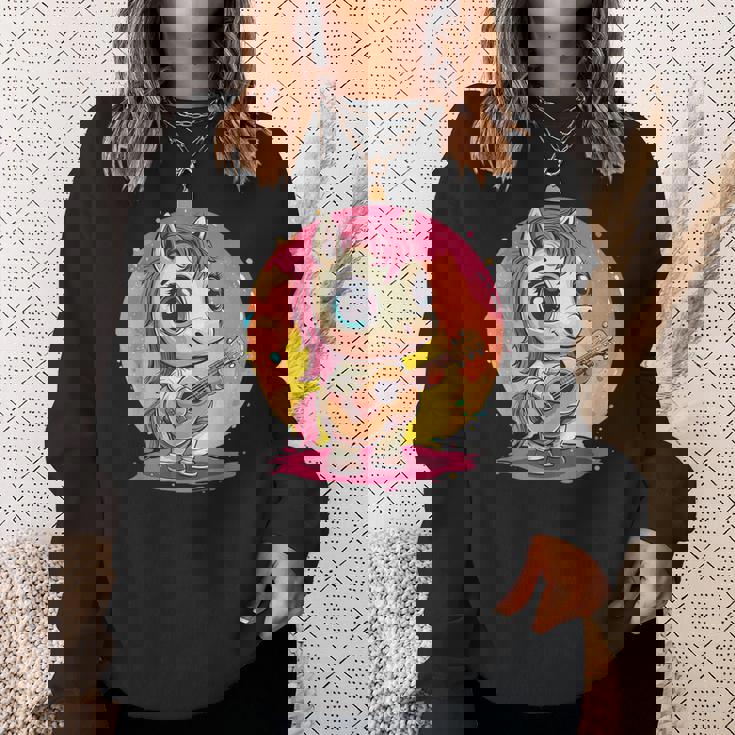 ギターを持った愛らしいポニー スウェットシャツ 彼女への贈り物