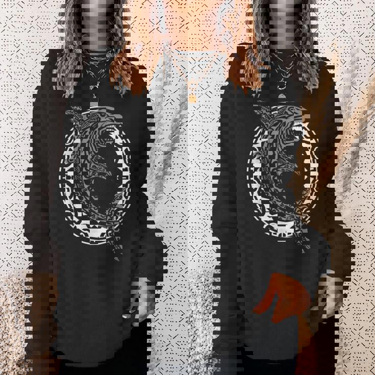 サメの魚のシンボル ハカ文化 マオリ族のパターン スウェットシャツ 彼女への贈り物