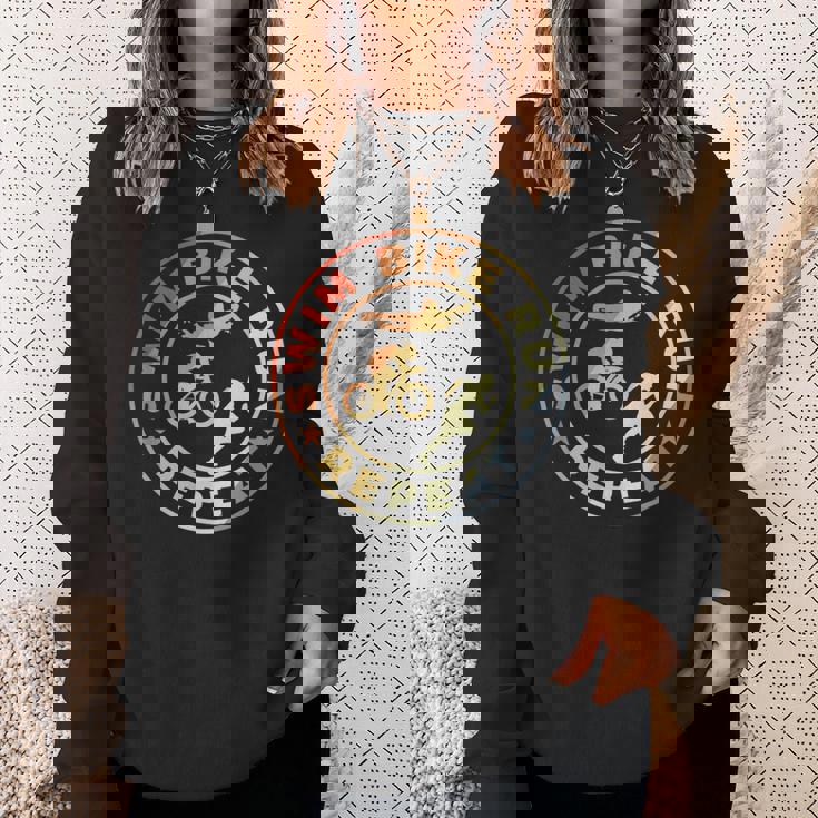 スイム・バイク・ラン・リピート レトロヴィンテージ トライアスリート・トライアスロン用 スウェットシャツ 彼女への贈り物