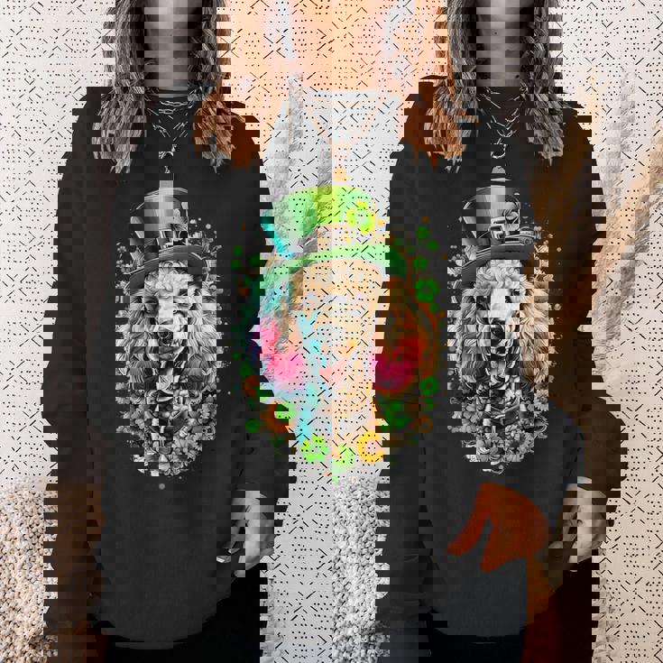 スタンダードプードル 犬 聖パトリックデー アートワーク スウェットシャツ 彼女への贈り物