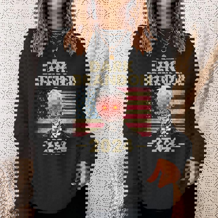 ダークブランドン・バイデン 2024 レトロフラッグ Usa ファニー ジョー・バイデン スウェットシャツ 彼女への贈り物