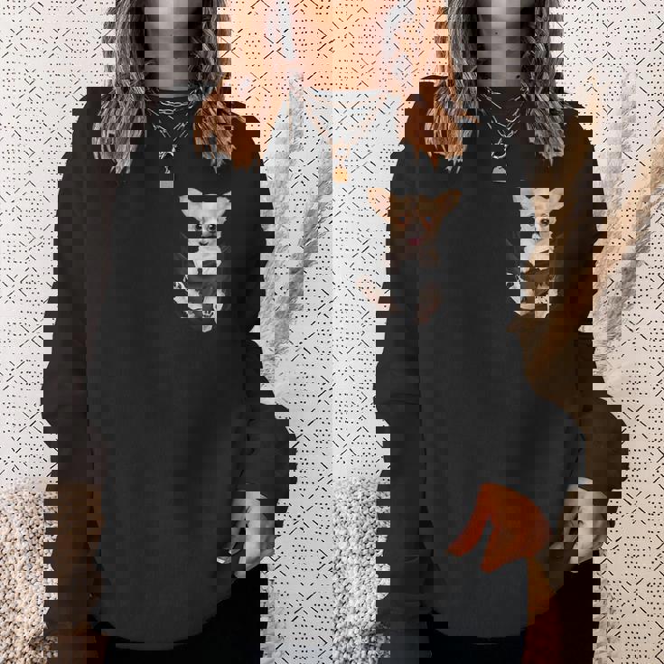 チワワ愛好家のためのあなたのポケットの中の面白いチワワ スウェットシャツ 彼女への贈り物