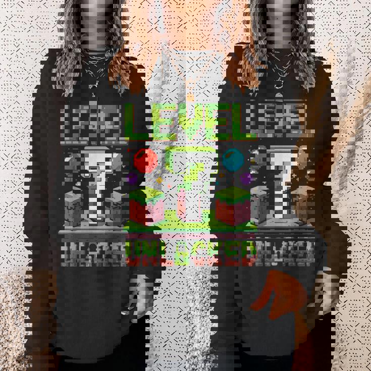 バースデーボーイシャツ レベル7 ロック解除 7歳の誕生日 男の子 スウェットシャツ 彼女への贈り物