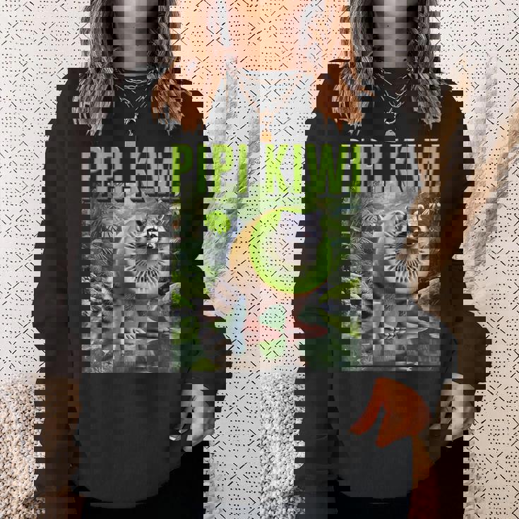 ピピ キウイ アライグマ Ai モンスター イタリアン ブレイン ロット ボーイ ミーム ジョーク スウェットシャツ 彼女への贈り物