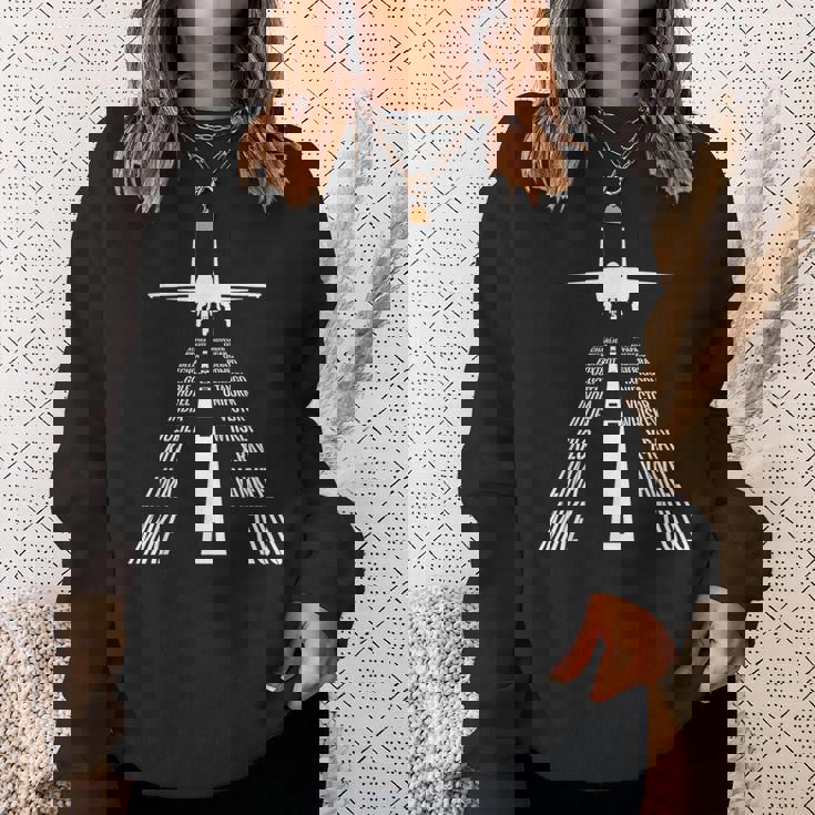 フライング F-15 イーグルパイロットランディング発音アルファベットランウェイ F15 スウェットシャツ 彼女への贈り物