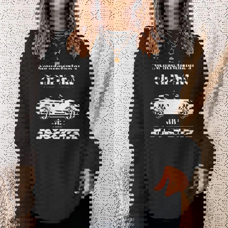 ボクスターを持った老人を決して過小評価しないでください。 スウェットシャツ 彼女への贈り物