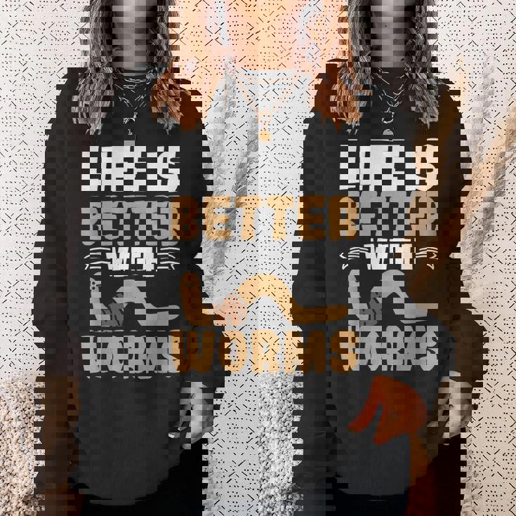 ミミズがいると人生はより良くなる ミミズの養殖 ミミズ ファーマー スウェットシャツ 彼女への贈り物