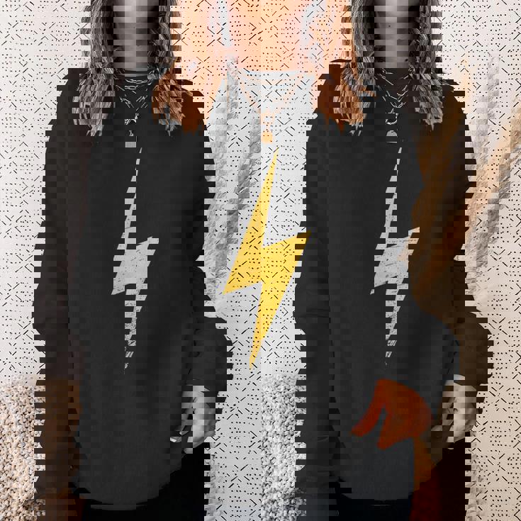 ライトニングボルトグランジを使用したミニマリストデザイン。 スウェットシャツ 彼女への贈り物