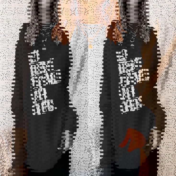 レオは他の人とうまく遊ばない 面白い皮肉 長袖tシャツ スウェットシャツ 彼女への贈り物