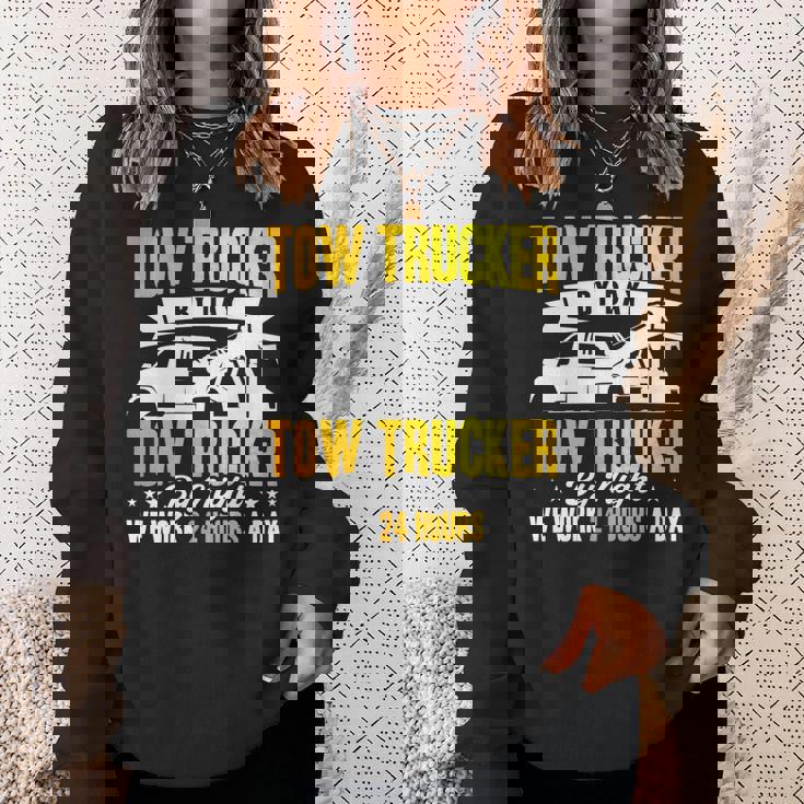 レッカートライバー レッカーは1日24時間作業します。 長袖tシャツ スウェットシャツ 彼女への贈り物