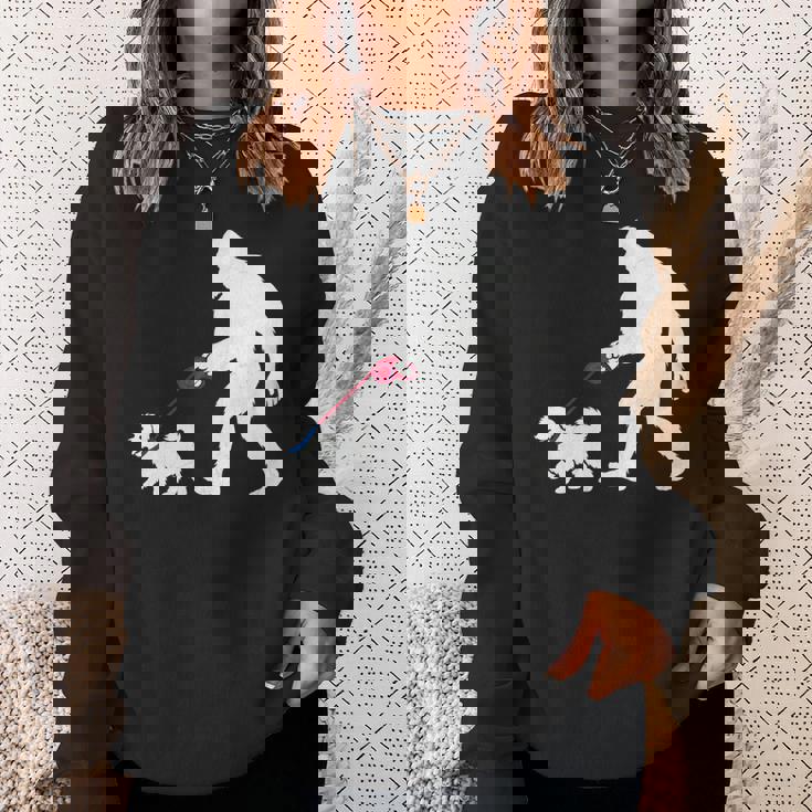 レトロ ビッグフット ウォーキング マルチーズ 犬 面白い サスカッチ 長袖tシャツ スウェットシャツ 彼女への贈り物