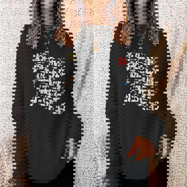 レトログルーヴィー。人生でフローリスが多すぎることはありません。 スウェットシャツ 彼女への贈り物