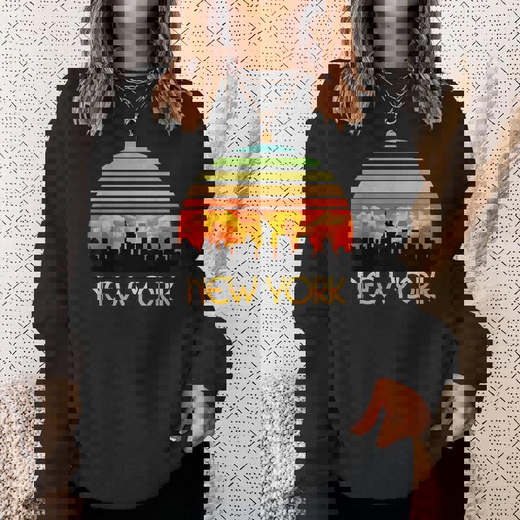 ヴィンテージ レトロ サンセット ダウンタウン ニューヨーク スカイライン スウェットシャツ 彼女への贈り物