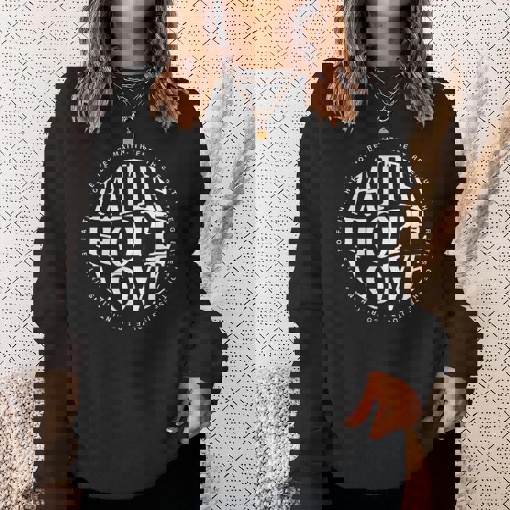 信仰 希望 愛 カトリック 聖書 詩 1 コリント 13 13 スウェットシャツ 彼女への贈り物