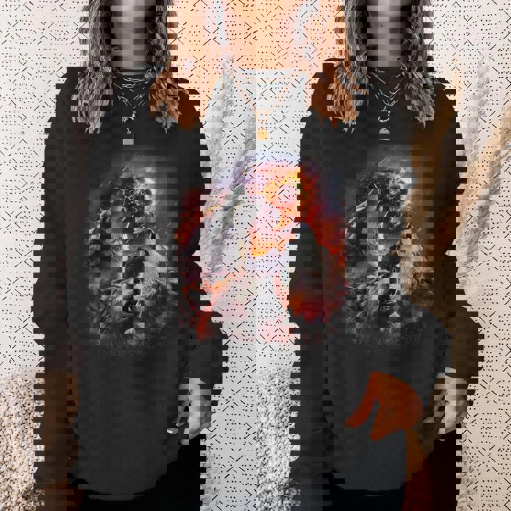 小惑星衝突月の下で燃える森で吠えるオオカミ スウェットシャツ 彼女への贈り物