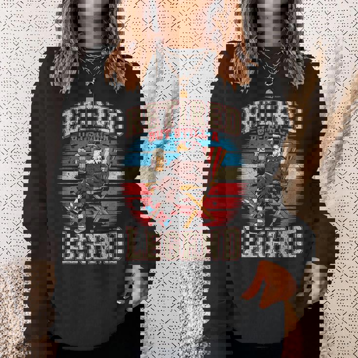 引退したがまだ伝説のイーグルとビールアメリカンスタイル スウェットシャツ 彼女への贈り物