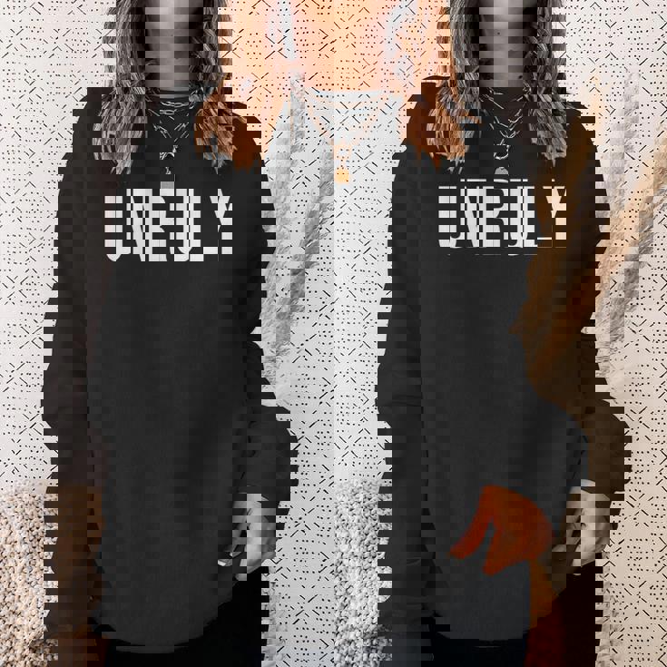 手に負えない スウェットシャツ 彼女への贈り物