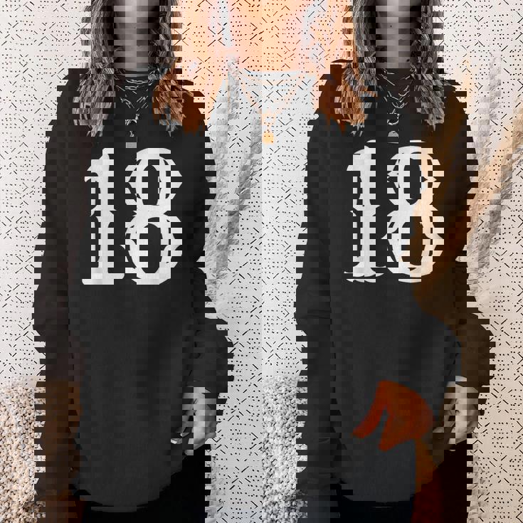 数字 18 インチ 白 大 太字 アメリカ 西部 スタイル フォント スウェットシャツ 彼女への贈り物