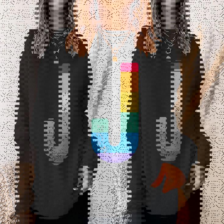 文字 J 大文字 アルファベット モノグラム イニシャル レインボー アルファベット J スウェットシャツ 彼女への贈り物