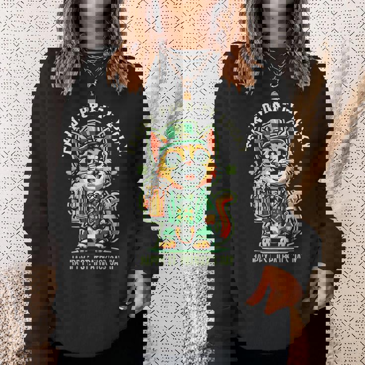 猫のパーティラッキー：セント・パトリックス・デーの猫愛好家たち スウェットシャツ 彼女への贈り物