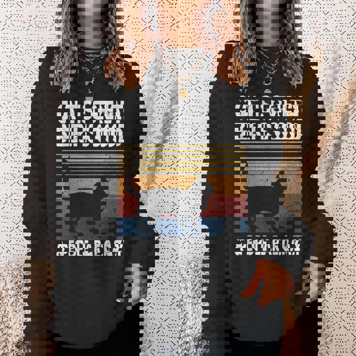 猫は素晴らしい ビールは美味しい、そして人々はクレイジー ビルマ猫 スウェットシャツ 彼女への贈り物