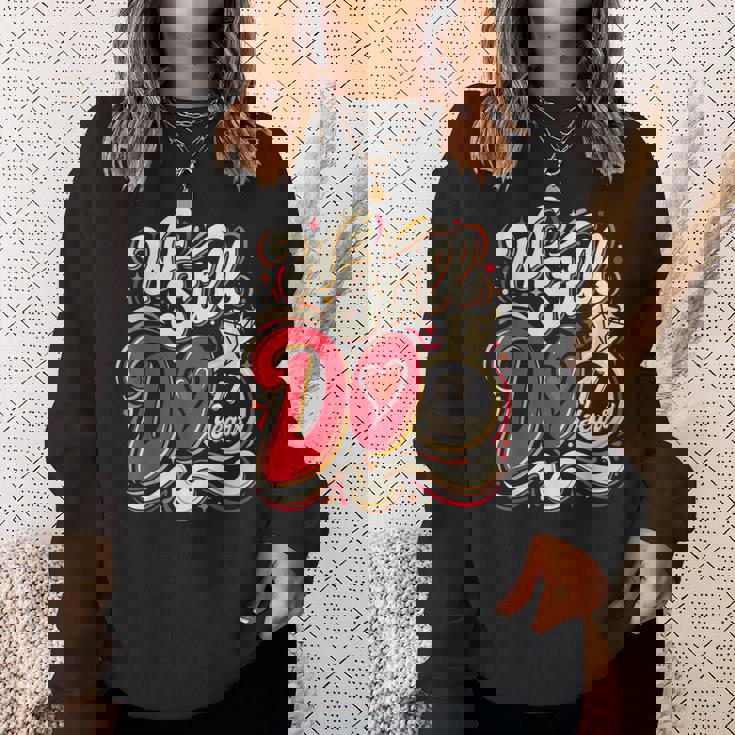 私たちはまだ17歳面白いカップル結婚17周年を迎えます スウェットシャツ 彼女への贈り物