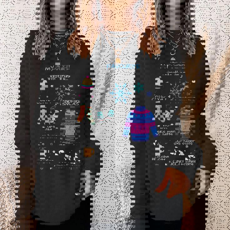 私のお気に入りの冬のものは、居心地の良い帽子、雪の結晶、ホットコーヒーです。 長袖tシャツ スウェットシャツ 彼女への贈り物