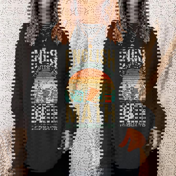 英語は大切だけど数学はもっと大事、数学ダジャレは面白い スウェットシャツ 彼女への贈り物