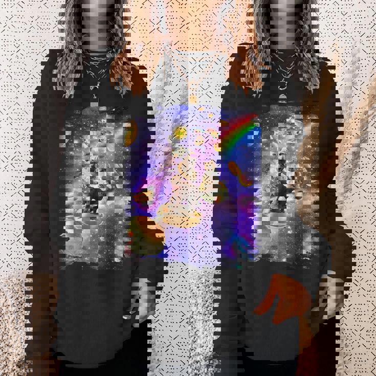 虹銀河のホットドッグに乗る宇宙の猫 スウェットシャツ 彼女への贈り物