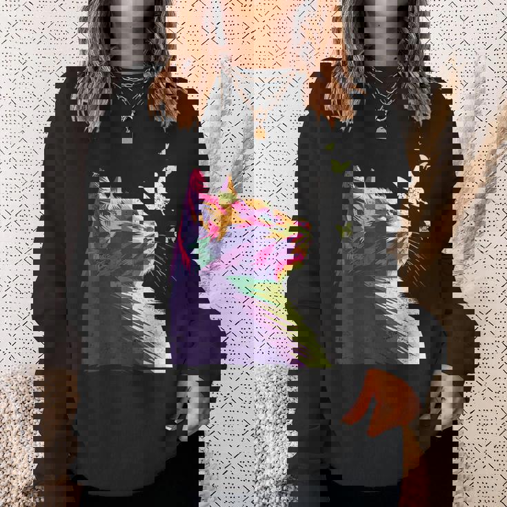 蝶と美しいカラフルな猫、パープル スウェットシャツ 彼女への贈り物