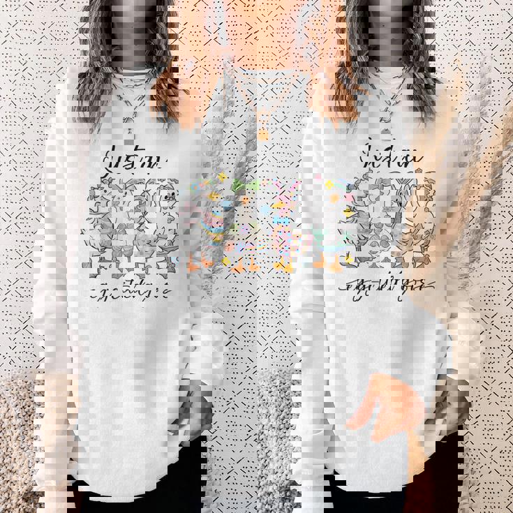 Just An Egg-Cited Goose キュート イースター バニー アヒル ファミリー 春 スウェットシャツ 彼女への贈り物