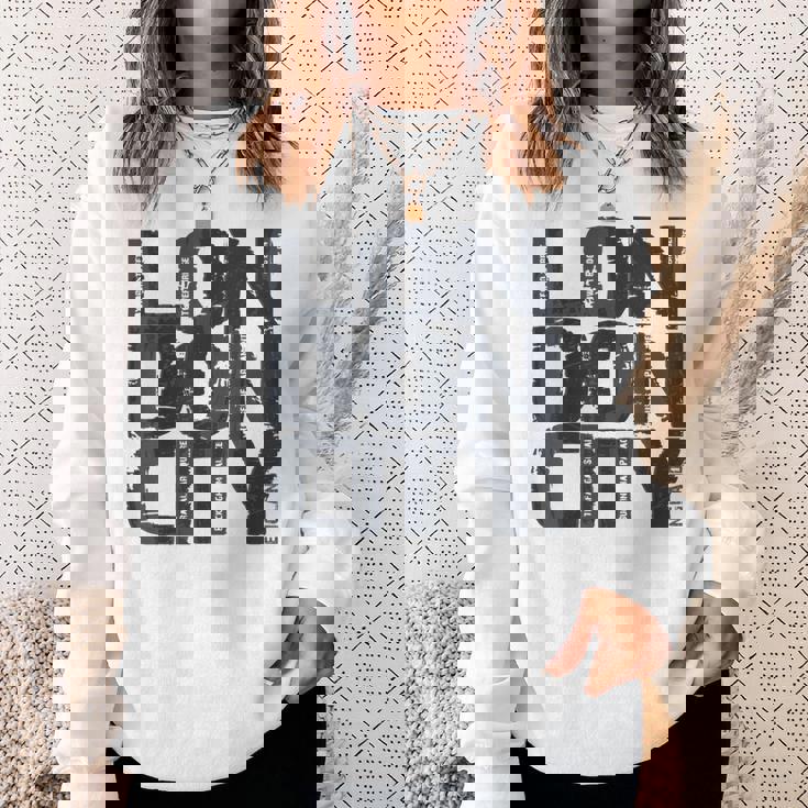 I Love London、クールでレトロなロンドンのファッショングラフィックデザイン。 スウェットシャツ 彼女への贈り物