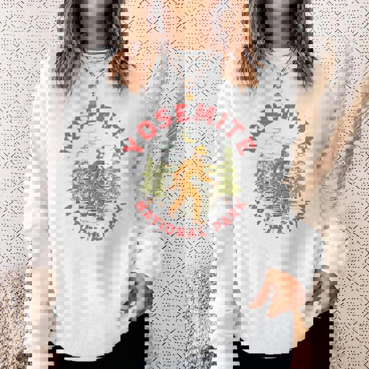 Yosemite National Park Ranger Bigfoot 80Sasquatch スウェットシャツ 彼女への贈り物