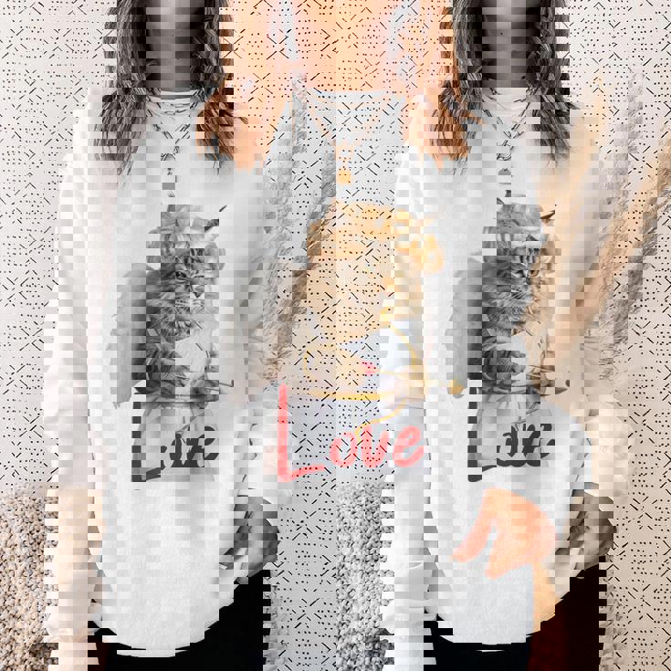 キューピッドコスチュームを着た面白い猫、聖バレンタインの猫の自撮り。 スウェットシャツ 彼女への贈り物