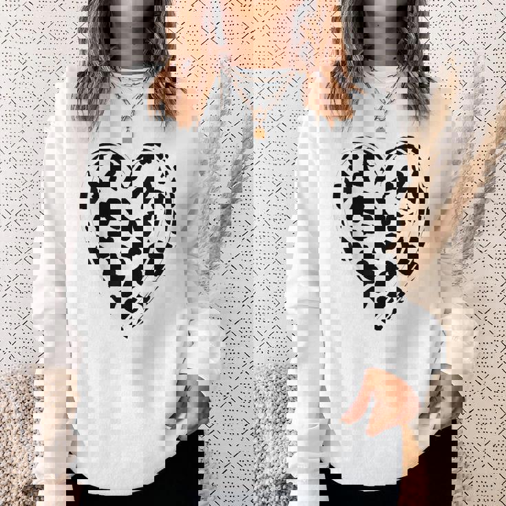 シックなハートプリントの牛柄。 スウェットシャツ 彼女への贈り物