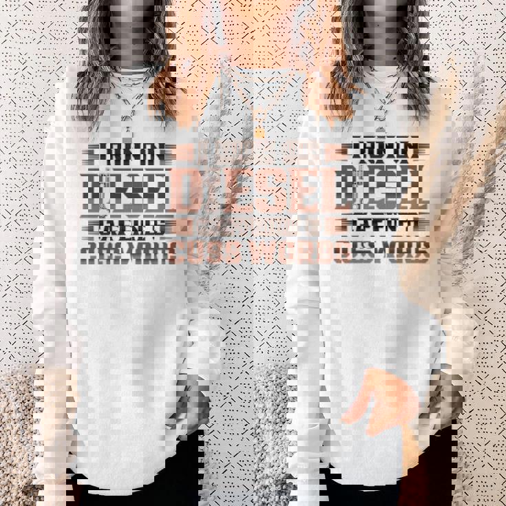 ディーゼルカフェインで走るトラック運転手 長袖tシャツ スウェットシャツ 彼女への贈り物