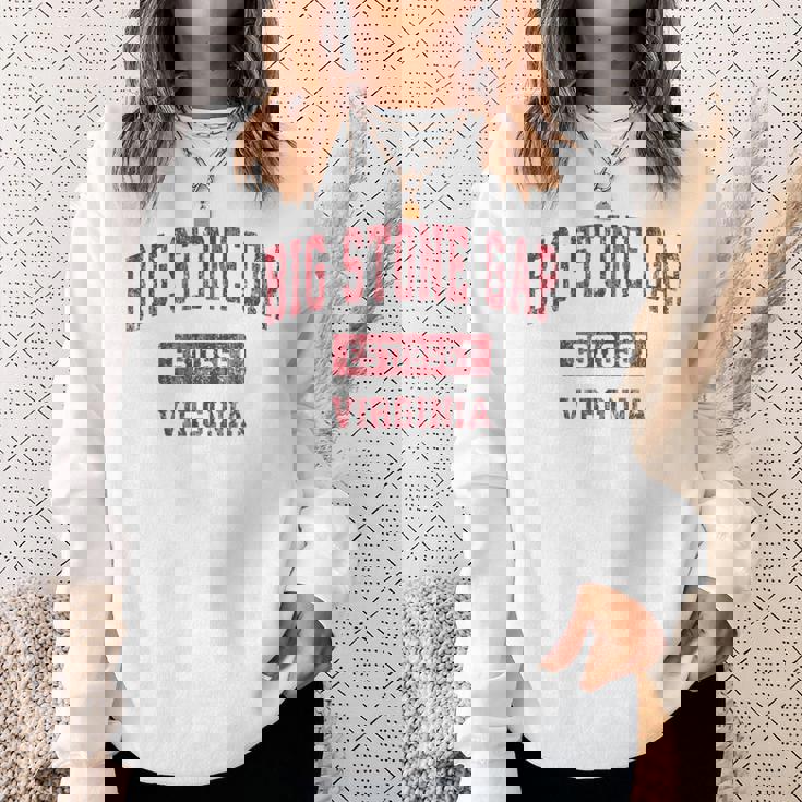 ビッグストーンギャップ バージニアバージニアva ヴィンテージスポーツデザイン レッドデザイン スウェットシャツ 彼女への贈り物