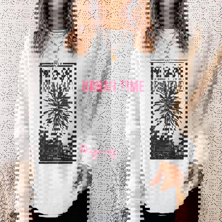 マイアミマジックシティビーチシャツ フロリダ愛好家向け 長袖tシャツ スウェットシャツ 彼女への贈り物