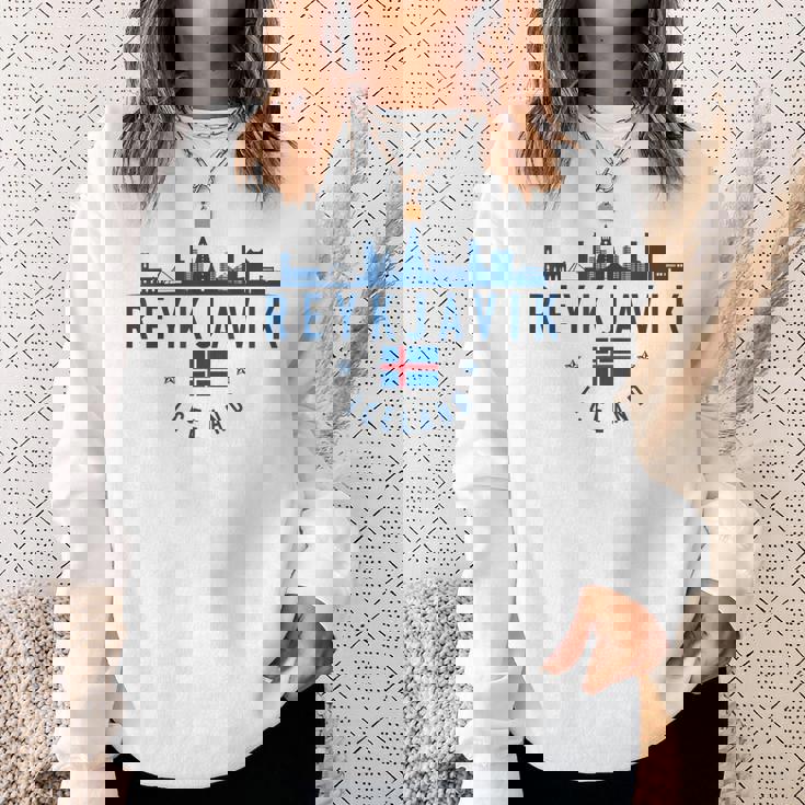 レイキャビク アイスランド アイスランド国旗 スカイライン プライド お土産 スウェットシャツ 彼女への贈り物