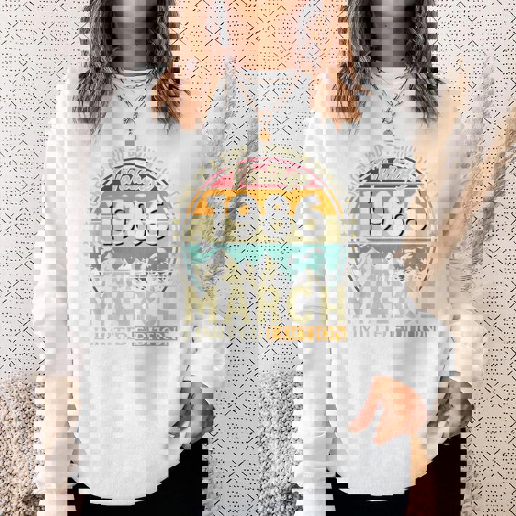 ヴィンテージカー 1986 年3月 40 歳の誕生日 1986 年のクラシックカー スウェットシャツ 彼女への贈り物